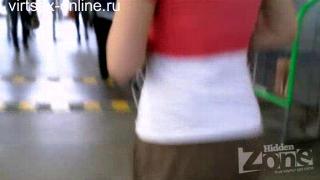 Заглядываем девушкам под юбки в метро!!! (103)